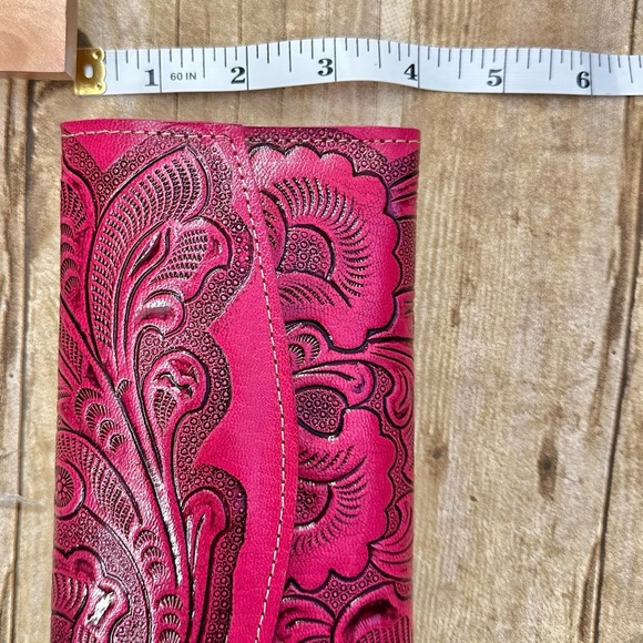 NEW Pink Leather Hand Tooled Embossed Made in Mexico Wallet Clutch Fold Open - Picture 6 of 8